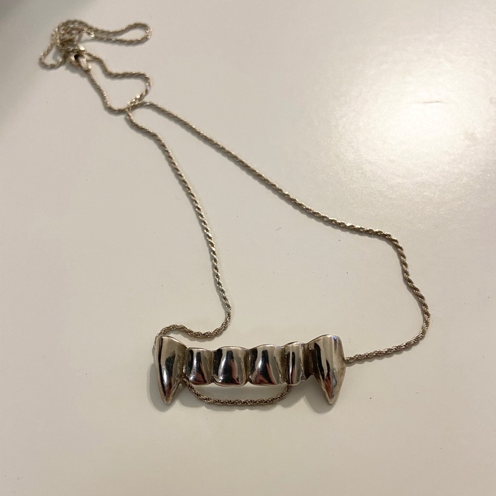 Verameat Fang Grill Necklace✨